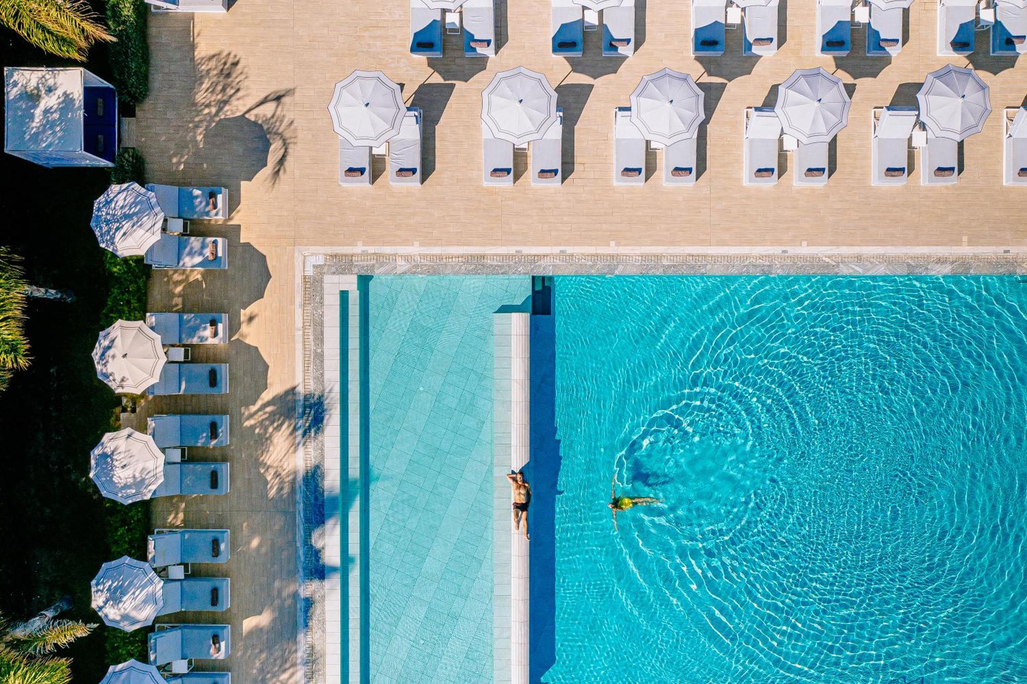 Ivi Mare - Designed For Adults By Louis Hotels Geroskipou Extérieur photo Aerial view of the pool at the Hotel du Cap-Eden-Roc, Cap d'Antibes, France