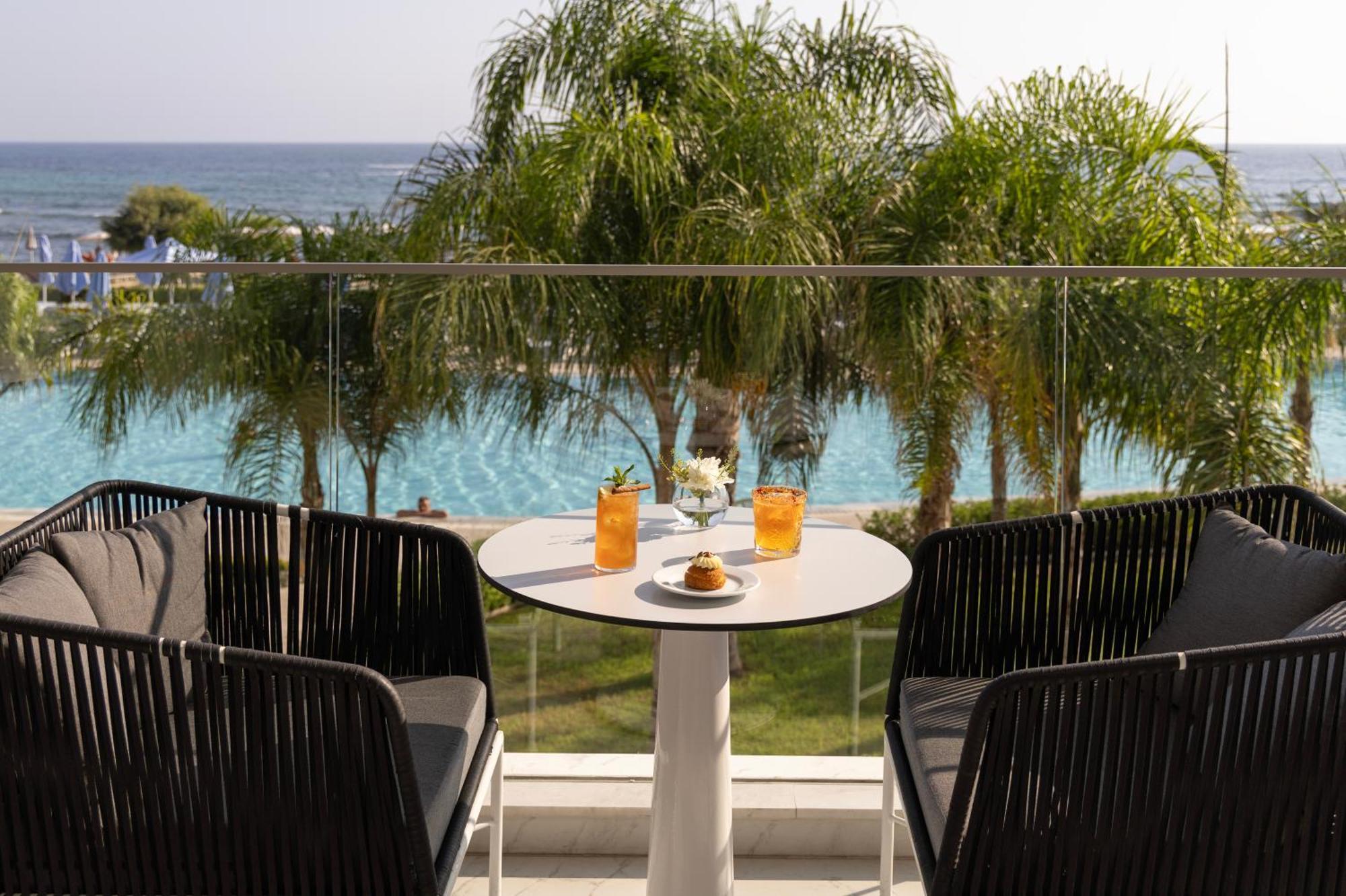 Ivi Mare - Designed For Adults By Louis Hotels Geroskipou Extérieur photo A balcony at the hotel
