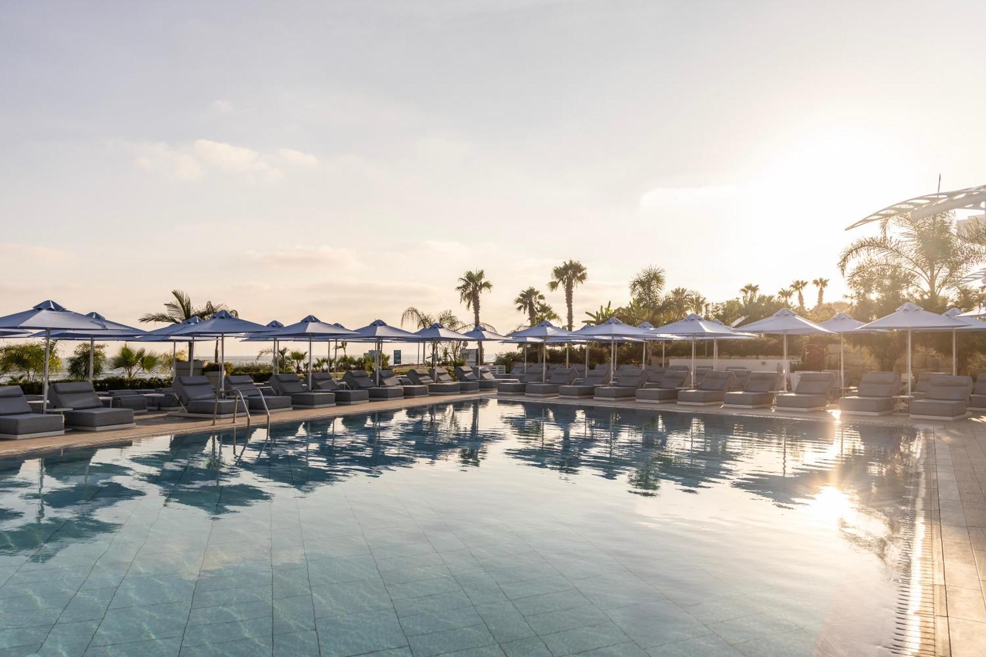 Ivi Mare - Designed For Adults By Louis Hotels Geroskipou Extérieur photo The pool at the Westin Resort
