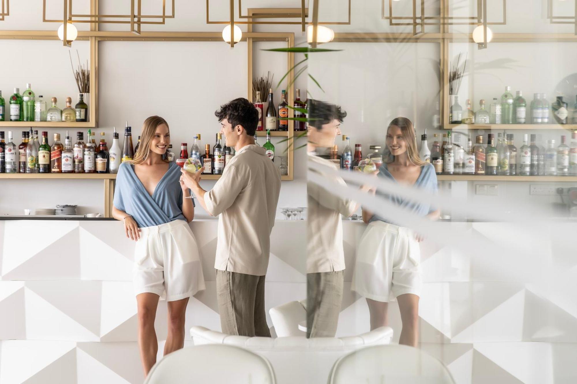 Ivi Mare - Designed For Adults By Louis Hotels Geroskipou Extérieur photo The bar at the hotel